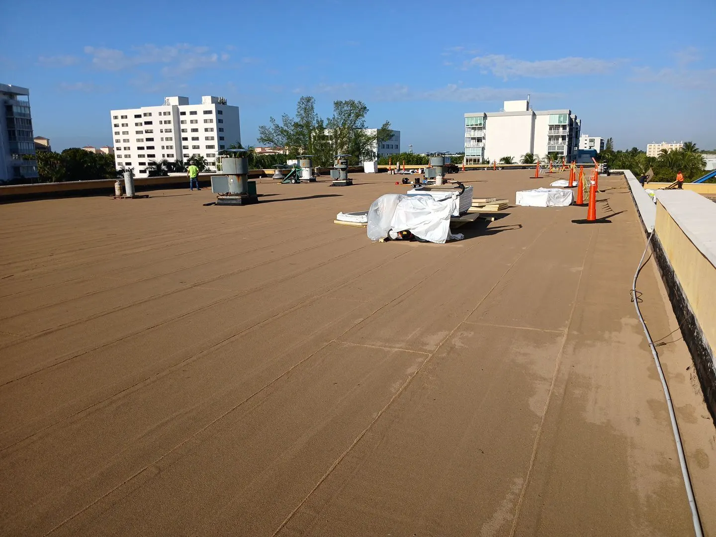 Flat roofing system on a residential structure